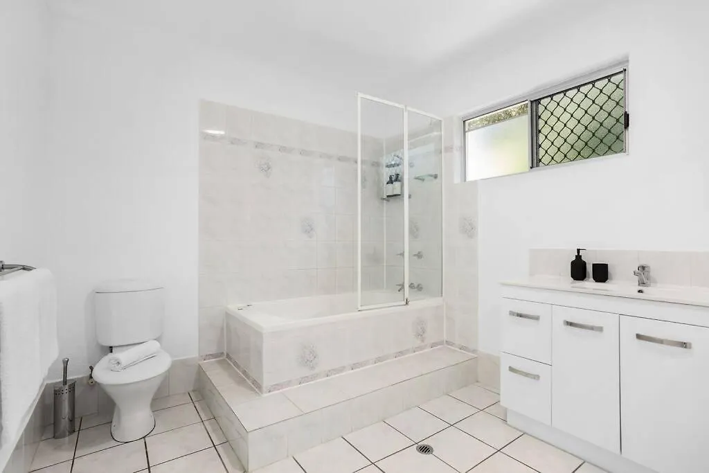 Trinity Beach Stunner - Tropical Entertainer Australien