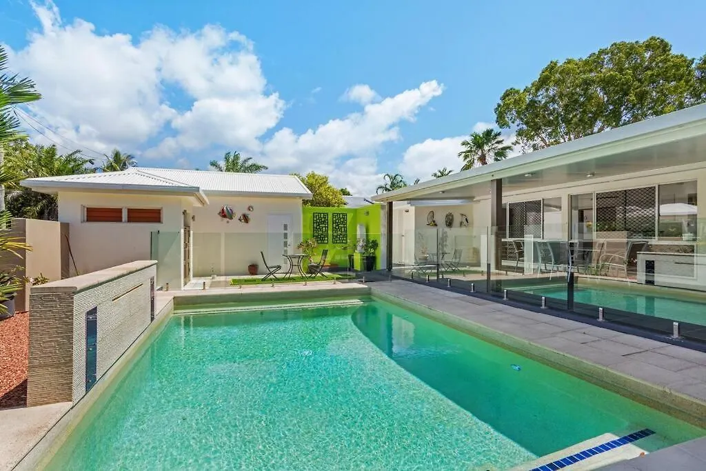 Trinity Beach Stunner - Tropical Entertainer Trinity Beach