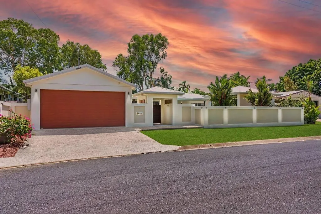 Feriehus Trinity Beach Stunner - Tropical Entertainer