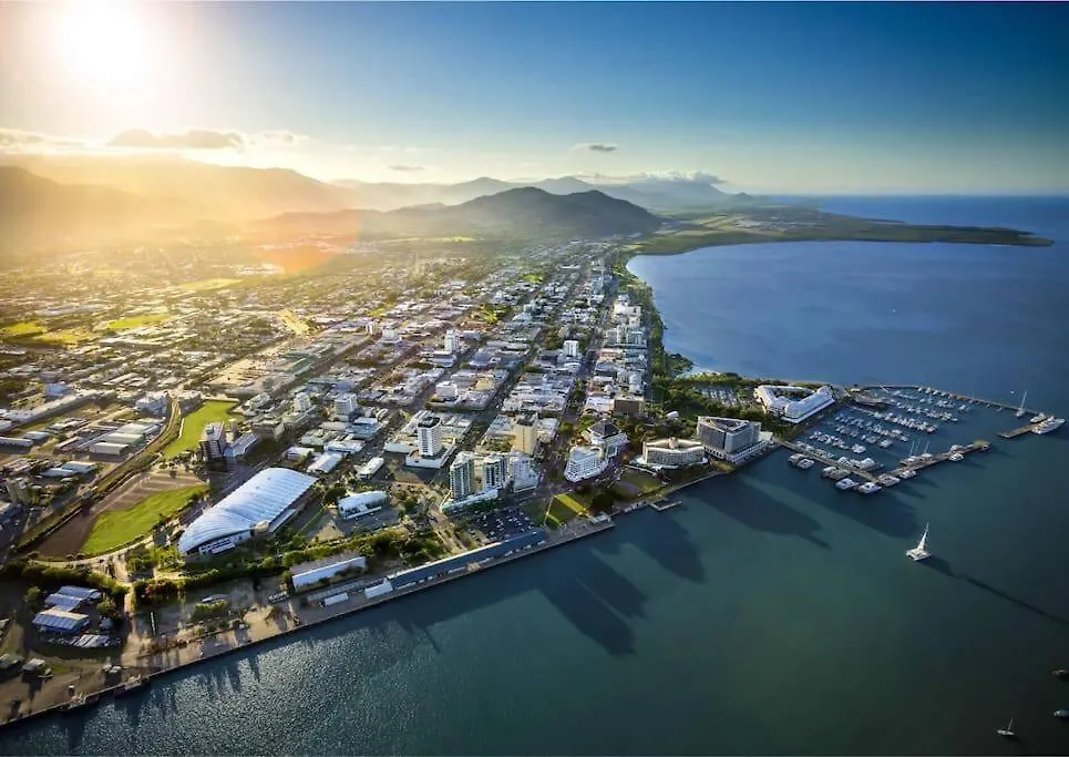 Trinity Beach Stunner - Tropical Entertainer 0*, Trinity Beach