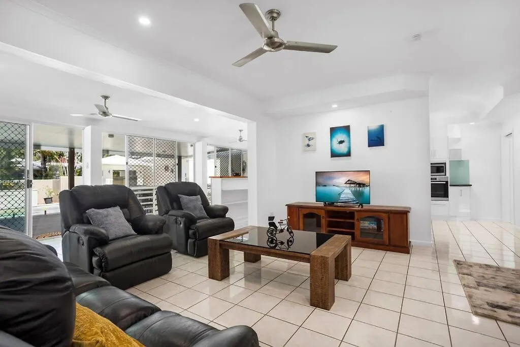 Trinity Beach Stunner - Tropical Entertainer 0*, Trinity Beach