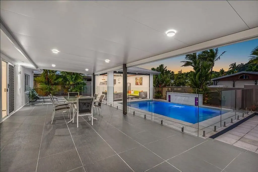 Trinity Beach Stunner - Tropical Entertainer Feriehus Trinity Beach