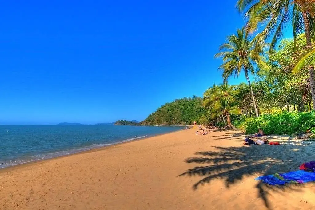 Trinity Beach Stunner - Tropical Entertainer Australien